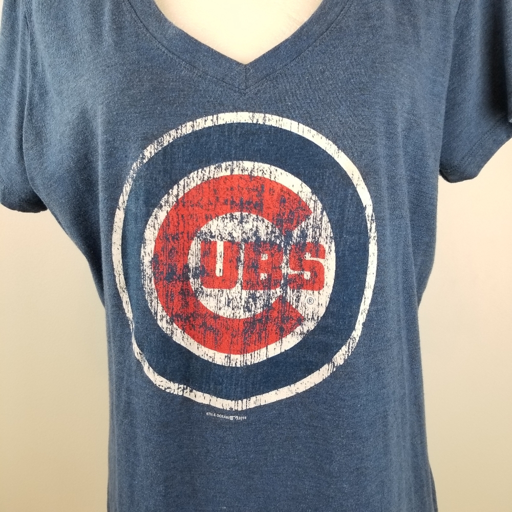 Chicago Cubs V Neck Graphic Tee Women's XL Blue MLB Baseball Shirt - Picture 2 of 7